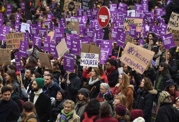 « Pas une de plus » : des dizaines de milliers de manifestants contre les violences faites aux femmes
